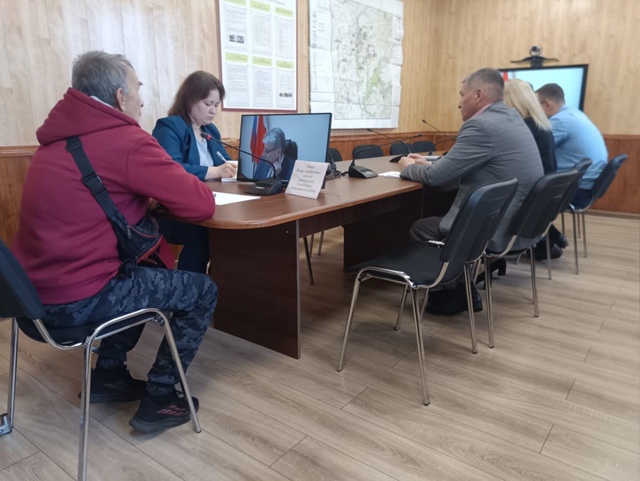 Министр ответил на вопросы терновцев.