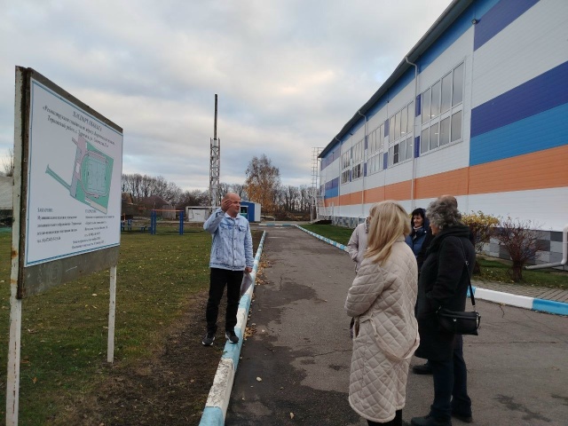 По инициативе главы администрации района Михаила Брагина в рамках проекта «Социальный экспресс» активисты села Козловка посетили районный центр..