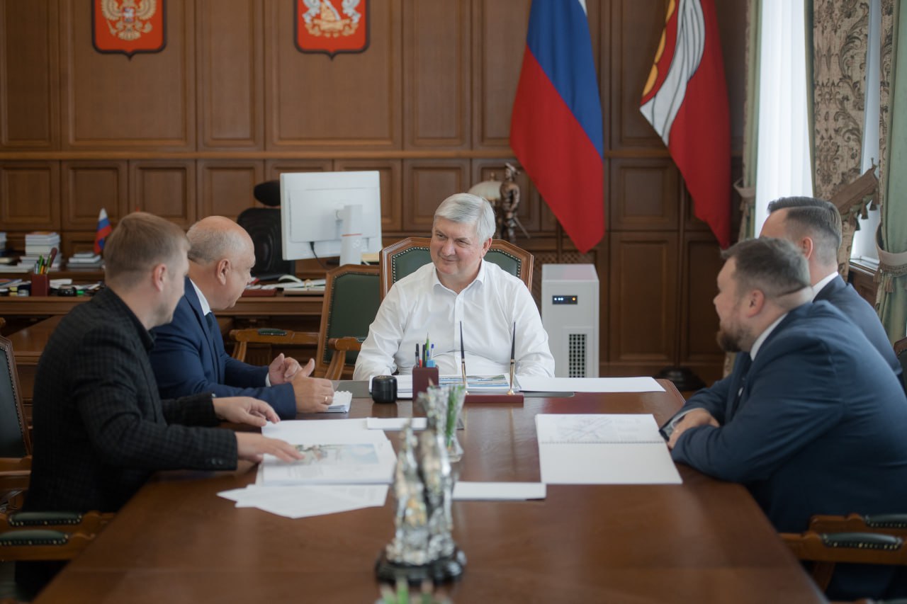 Губернатору Александру Гусеву представили концепцию комплексного благоустройства села Терновка.