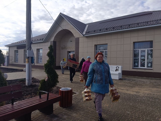 В пятницу, 24 октября, волонтеры организовали отправку груза гуманитарной помощи.