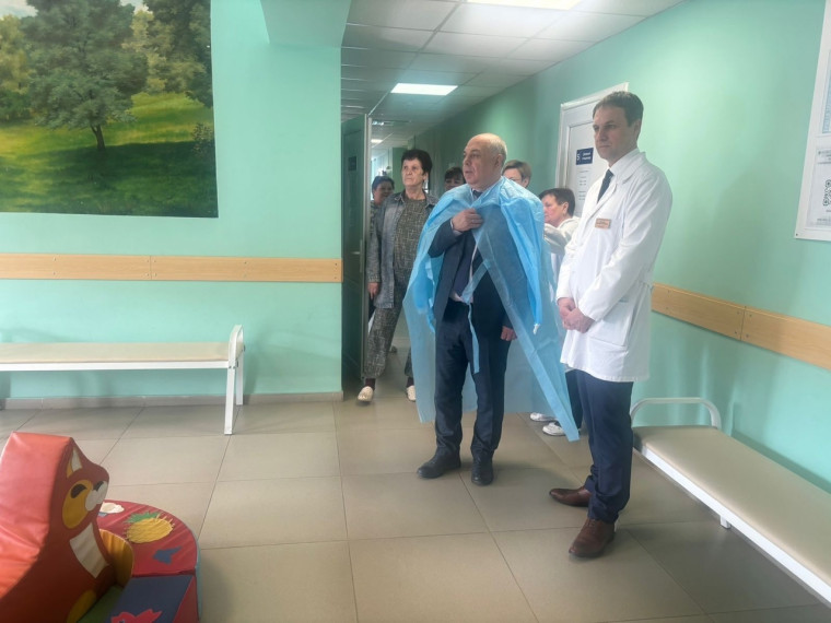 Михаил Брагин с рабочим визитом посетил Терновскую районную больницу.
